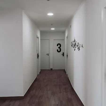 Middle Point Hostel Sardoal