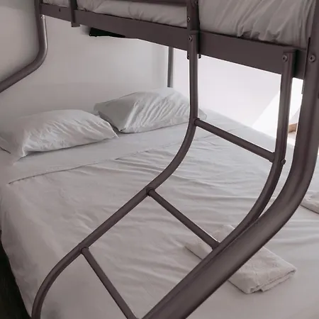 Hostel Middle Point Sardoal