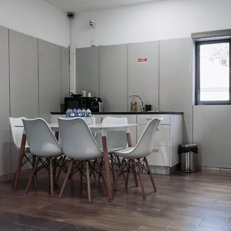 Middle Point Hostel Sardoal