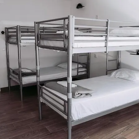 Middle Point Хостел