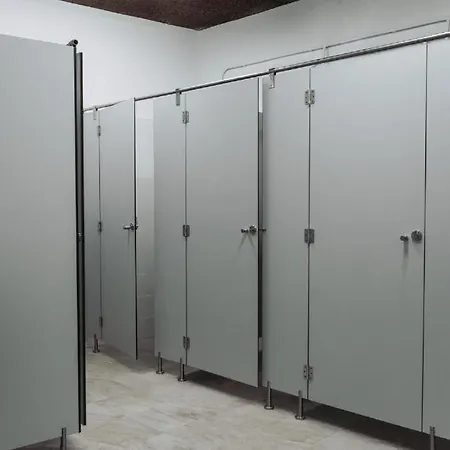 Middle Point Хостел Sardoal