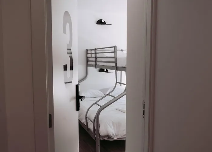 Middle Point Hostel Sardoal