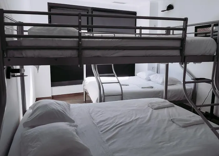 Hostel Middle Point Sardoal