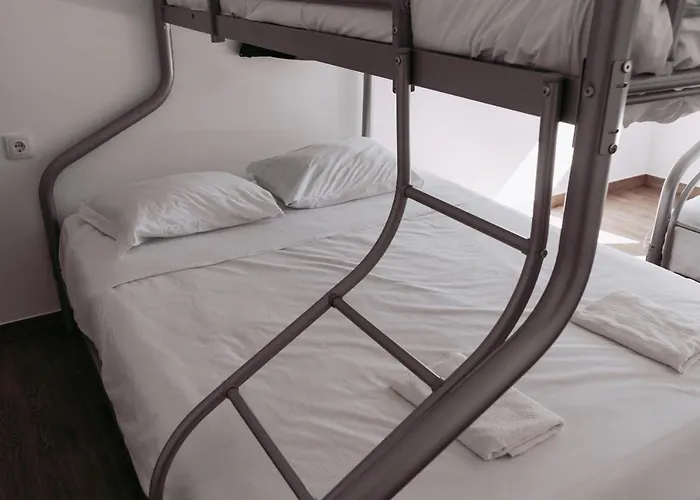 ホステル Middle Point Sardoal