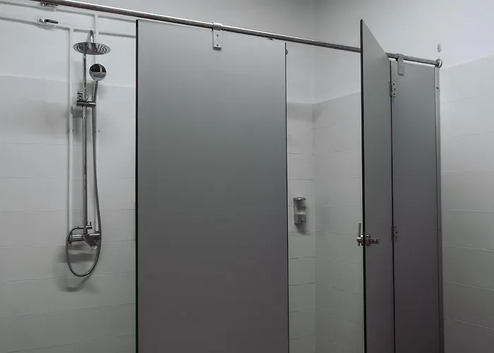 Middle Point ホステル Sardoal