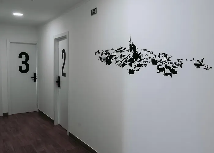 Middle Point ホステル Sardoal