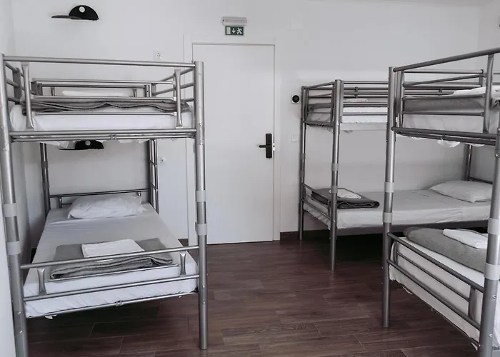 Hostel Middle Point Sardoal