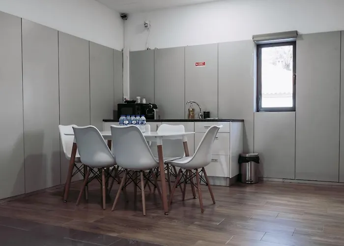 Middle Point Hostel Sardoal